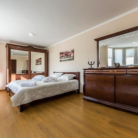 Super Comfort Flat For You Near The Metro. Kiev Buitenkant foto